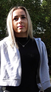Ładna, 18-letnia marines ma swoje pierwsze obsadzenie w porno