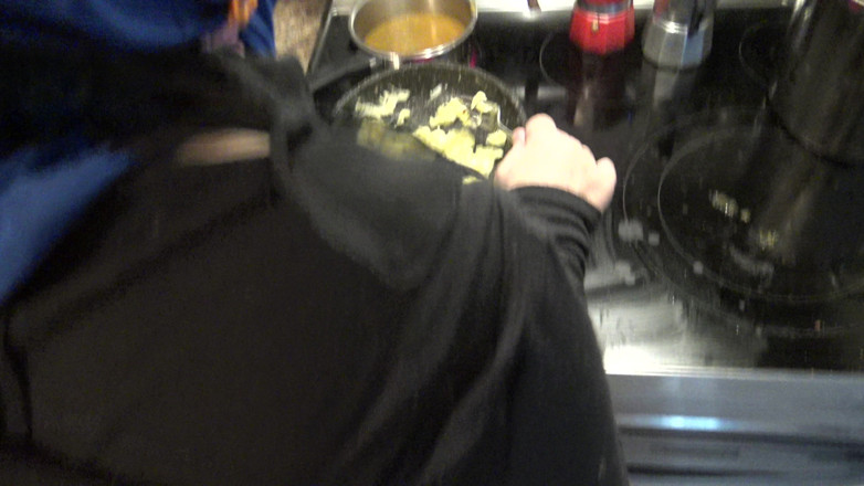 Souzan Halabi: Matrigna sottomessa con l'hijab sborrata dentro dal figliastro in cucina