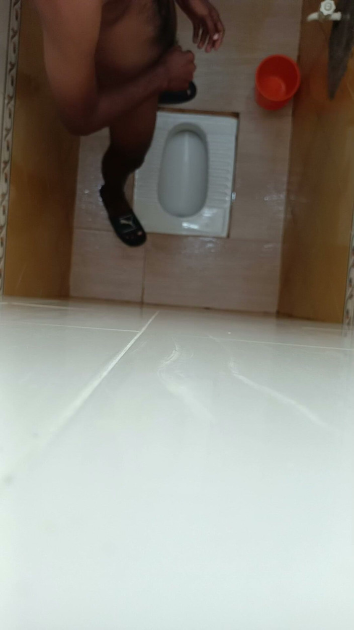Rake: Masturbazione in bagno