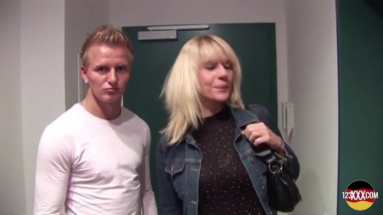 123XXX - 100% Amateurs: Wild Blonde MILF From Germany Showing How It's Done