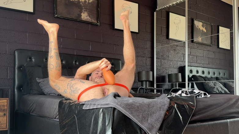 davidedpxxx: Sesi solo mesum: fisting dirinya sendiri yang intens dan xxl...
