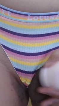Penuh: Ibu transeksual batang besar dengan tetek besar menyusu dan pancutan mani besar melancap