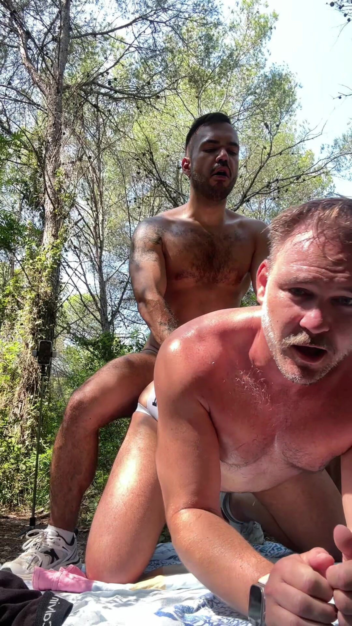 Charlie Ferreira: Bu seksi İngiliz adamla ormanda seyir halinde