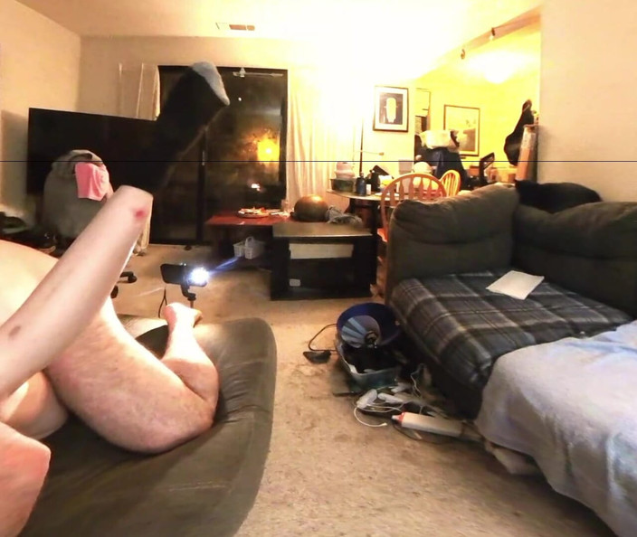 J13D75 VR: 차에서 남친이 기다리는 동안 임신을 막으려는 핫한 금발!