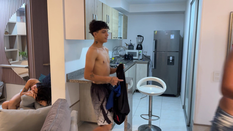 BritannySexxx: मेरे व्यभिचारी पति को नहीं पता कि उसका सबसे अच्छा दोस्त मुझे उससे चुपके से बहुत अमीर पकड़ता है।