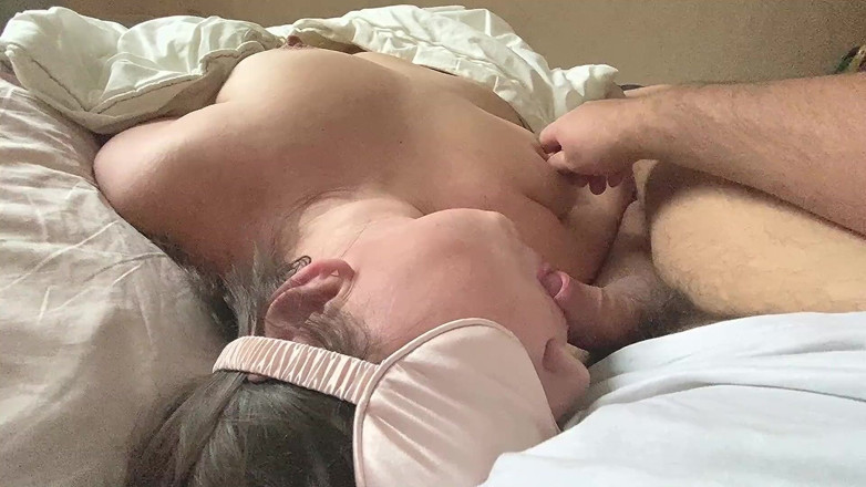 Mary Di: Réveille-toi belle-mère et éjaculation dans la bouche surprise en POV, elle...