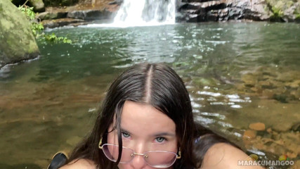 Maracumangoo: Rande na kouzelném a vzdáleném místě s dobrodruhem končí sexem...