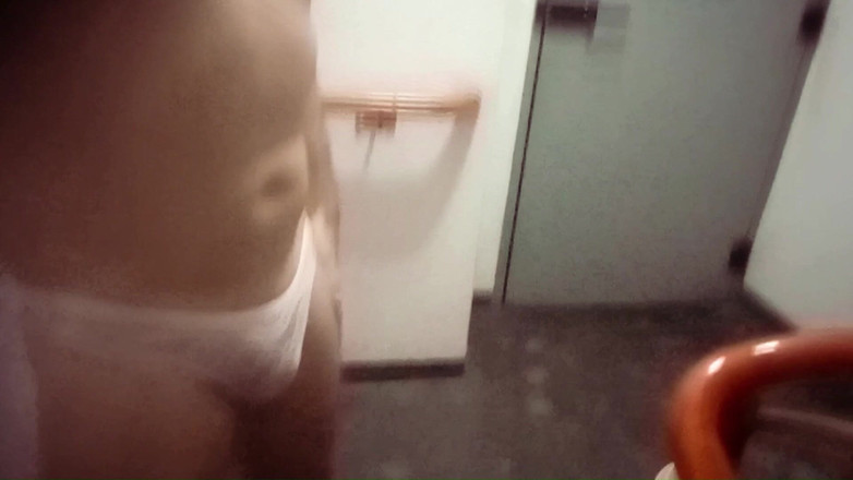 Alan Long: 내 팬티에 건물의 계단을 내려가!