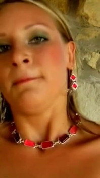 Blonda adoră sexul anal