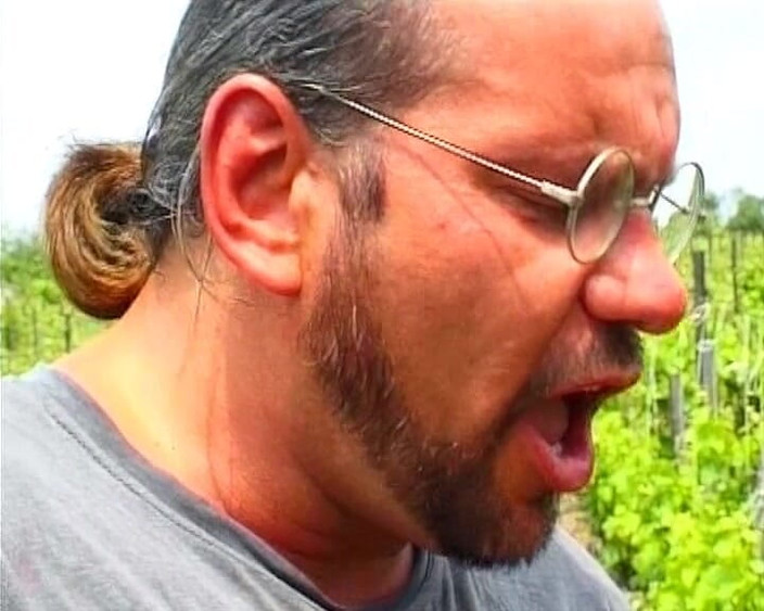 German's MILF: 彼女は妊娠中のドイツ人熟女で、アウトドアの楽しみが好き