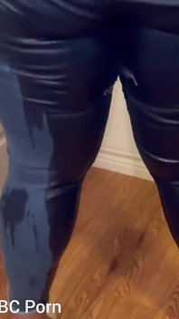Piscia mio marito piscia sul mio culone