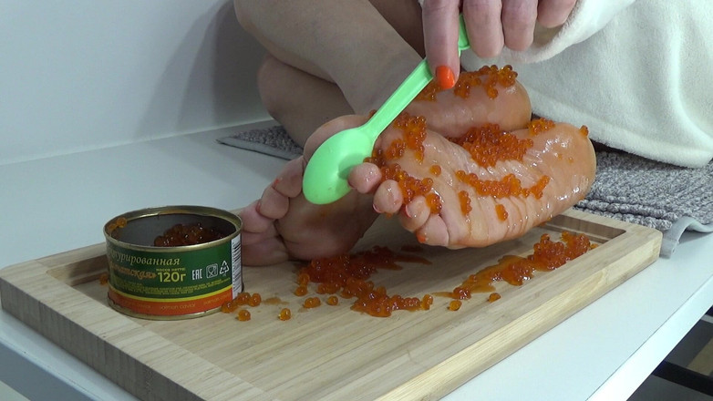 AnnaBUST: MILFs Arrugadas Con Caviar Rojo.