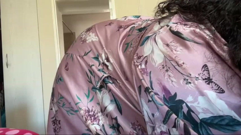 Legendary Booty Overdose: สาวรุ่นแม่น่าเย็ดตัวใหญ่สวยเปลื้องผ้า