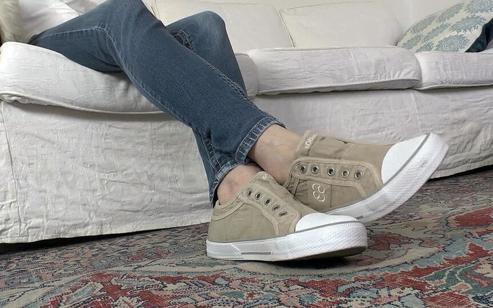 Lady Victoria Valente: Hari sepatu kesemsem!