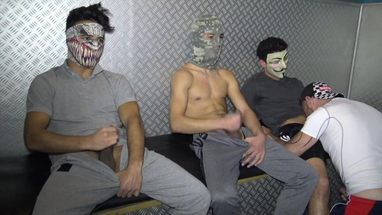SEX WITH STRAIGHT BOY CURIOUS: Sugând 4 băieți heterosexuali pentru sex nu este gratuit