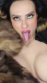 Anti-pelz-veganer wurde zu ahegao pignose pelzschlampe gemacht