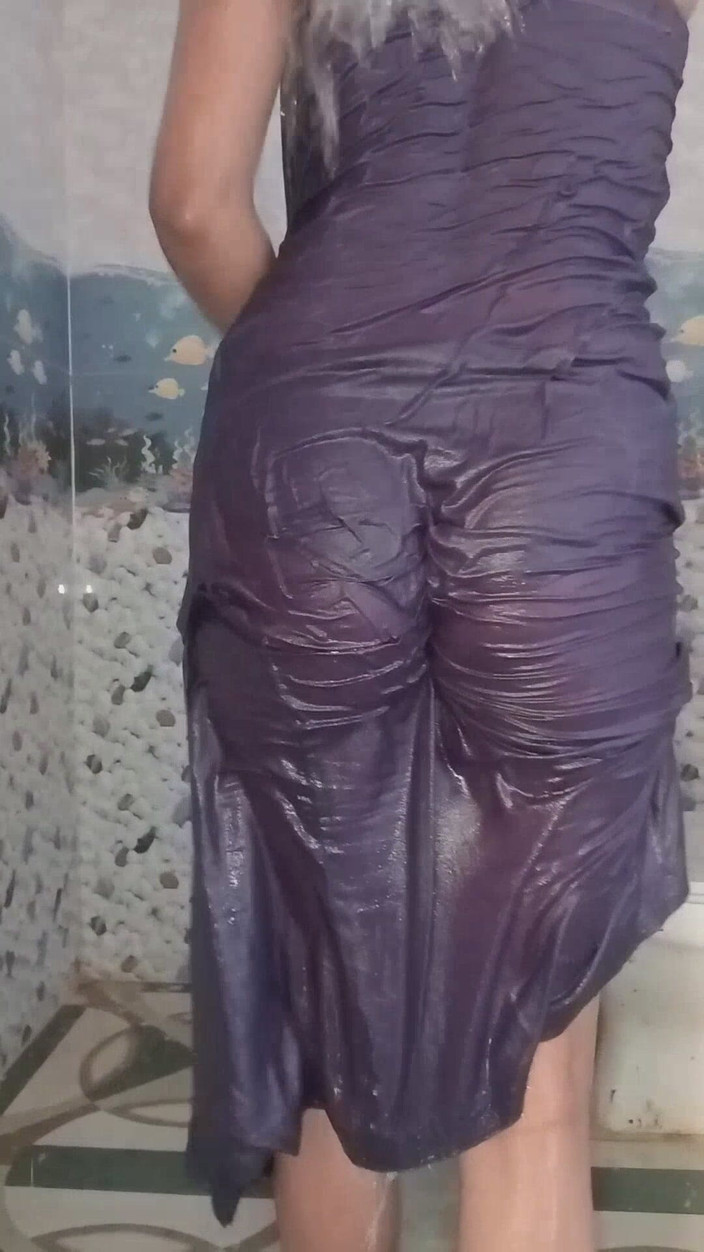 Ankurpriya000: プリヤの新しいペチコート入浴ビデオ - ホット・バッシング