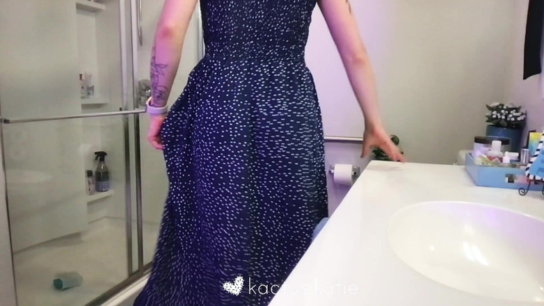 kactus kutie: Gadis dengan sepatu roda kencing di wastafel