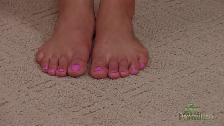 ATK Premium: 아름다운 미소를 짓는 아드리아나 루나