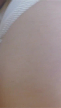 Analspiel & Arsch Spreizen, Die Sich in Einem Langen Kleid Über Meine Couch Bücken
