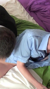 Blond Twink zerżnięta przez 2 szpilki