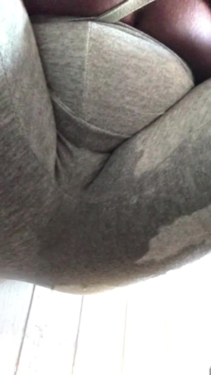 Super sexy ebony cuties: Meando mis pantalones