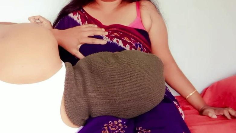 Your Arya: Menghisap tetek besar bhabhi jiran desi dan memasukkan jari ke...