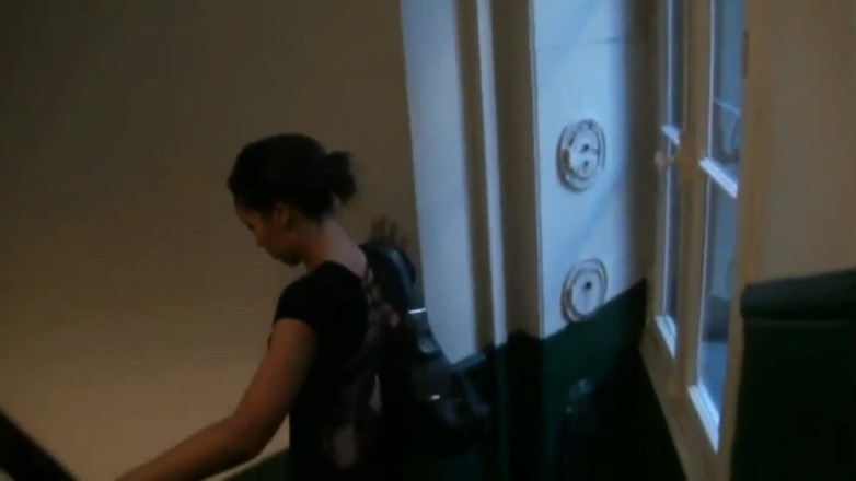 Max Casanova: Kelnerka całuje się w swojej restauracji egipskiej