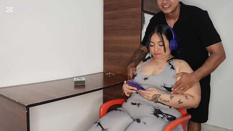 DimitryOfficial: Zatímco Je Moje Nevlastní Sestra Zaneprázdněná, Já Ji Mohu Uvolnit...