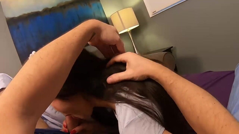 Eros POV - Liberated Eye: Sexy brunetka teen roztáhne nohy pro svého nevlastního tátu