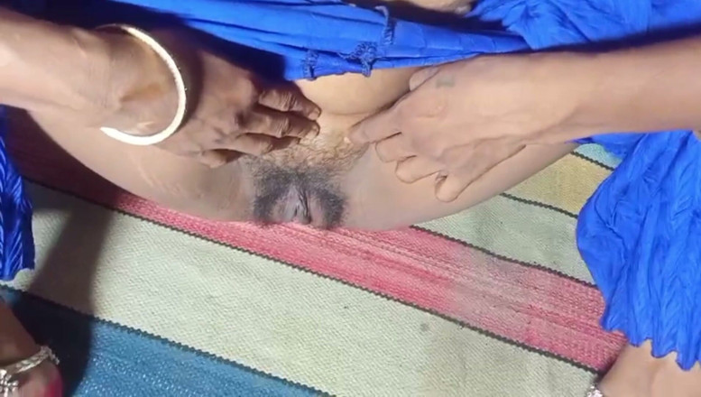 Bk Vlogs: Bhabhi Shoved a Broomstick Into Her Pussy.