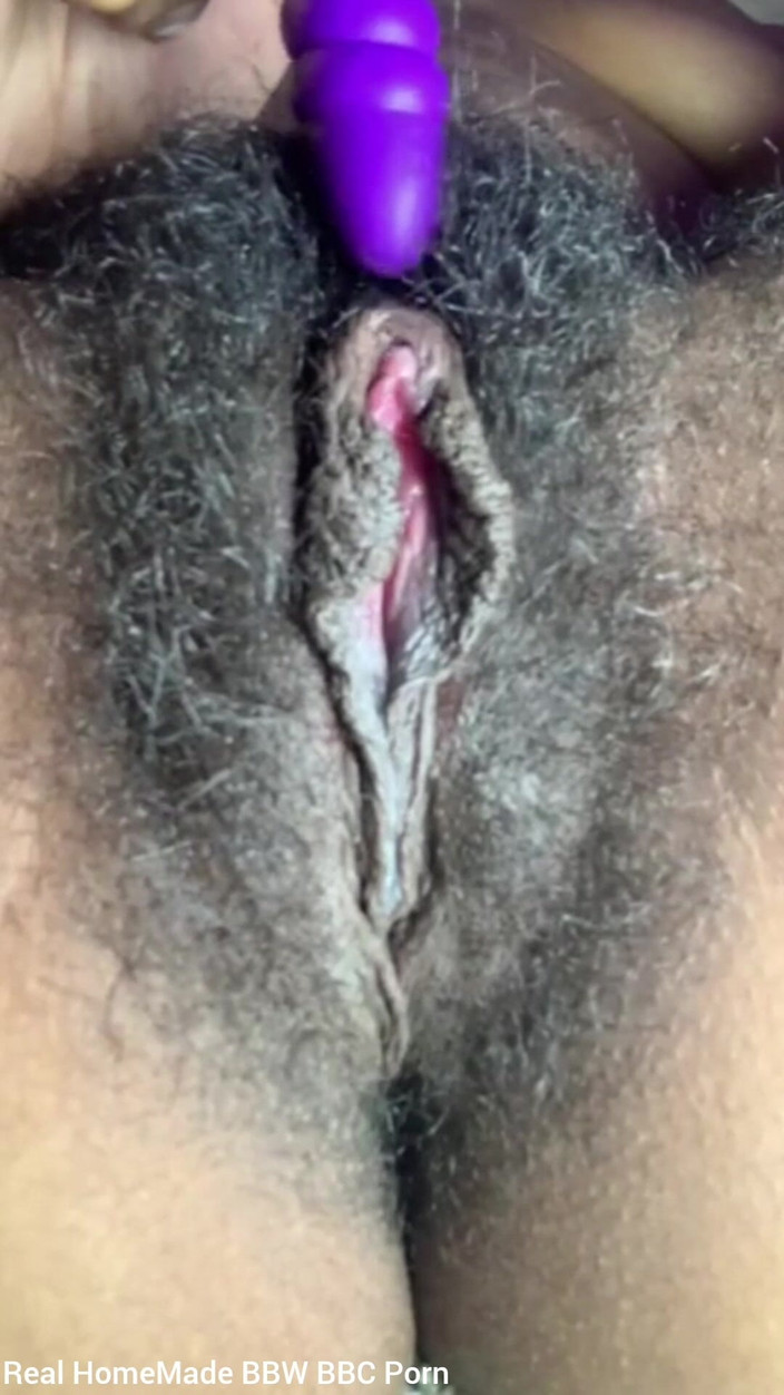 Super sexy ebony cuties: 特写刺激我毛茸茸的大阴蒂阴户被内射