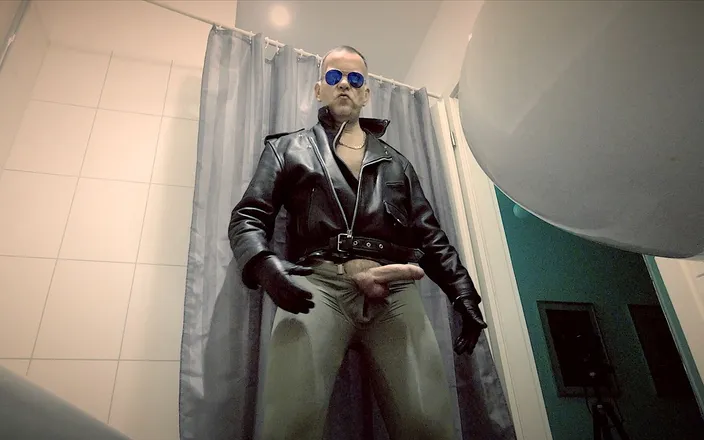 GERMANE_XL: Leather Hunk 1