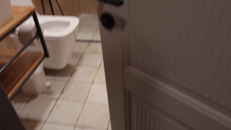 Sandro Jenner: Twink Prend Une Douche Mais Le Beau-père Entre Et Le...