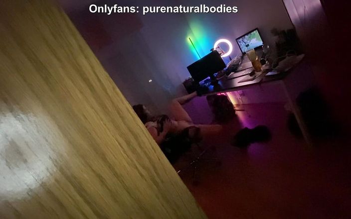 Purenaturalbodies: Video completo. La atrapé masturbándose en su transmisión de twitch...