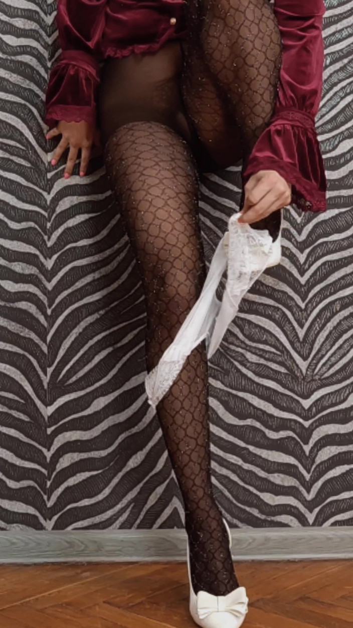 Ponny Letany: Ponnie Letani baila mientras presume de su culo apetitoso y...