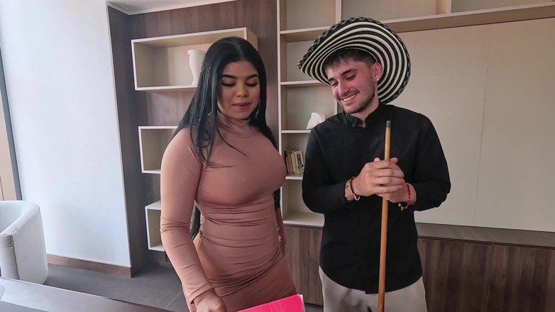 Papi Rodriguez: Sexy Colombia Fucks The Boss's Hajo, Gets Her Mông Lừa...