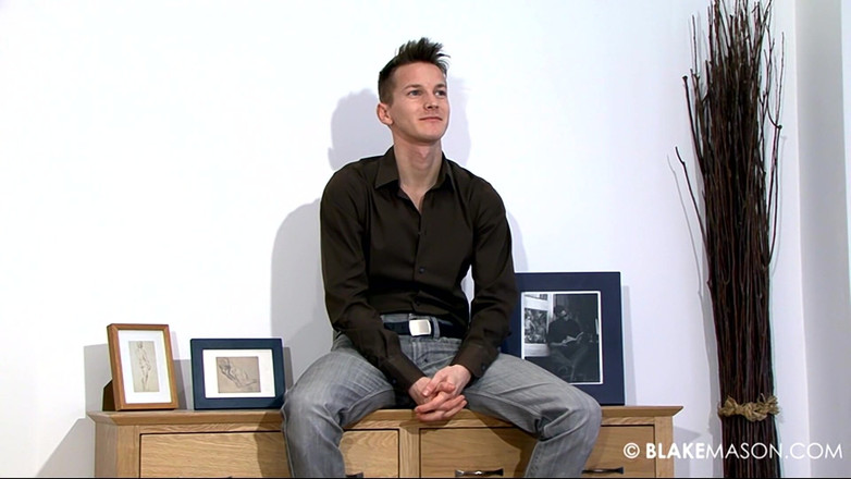 Blake Mason: Hungarian Hunk Darius Delivers a Great Wank!