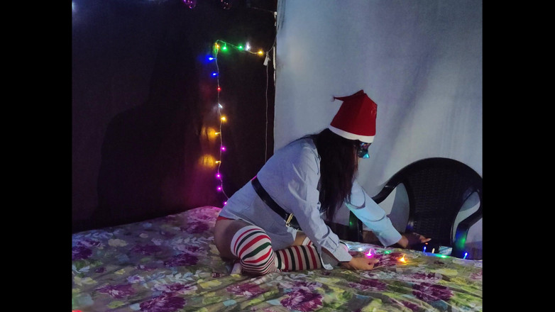 Martin13: Cette femme à forte poitrine est très excitée pour les fêtes...