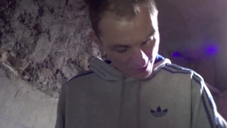 Sneaker gay: Romain sál svou kamarádku v tenisce