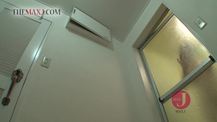 Asian happy ending: Nasty asian chick squirts in the shower