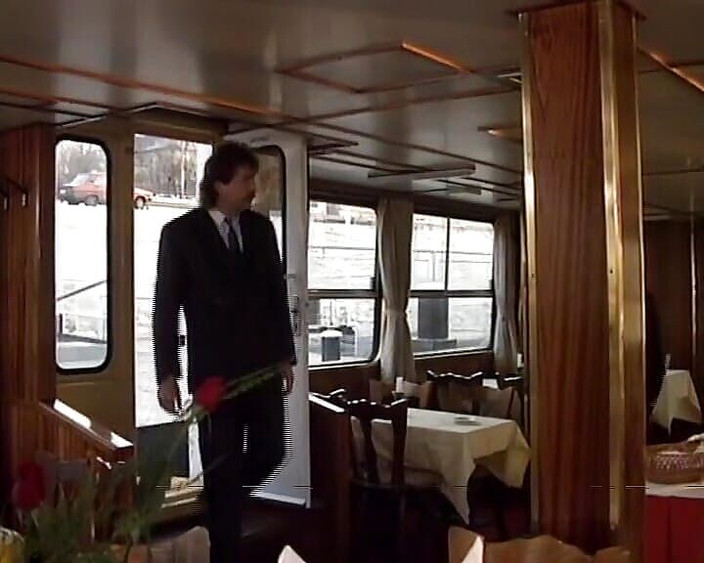 Enjoy German porn: Tři úžasně vypadající německé děvky jsou bušeny dvěma tvrdými ptáky