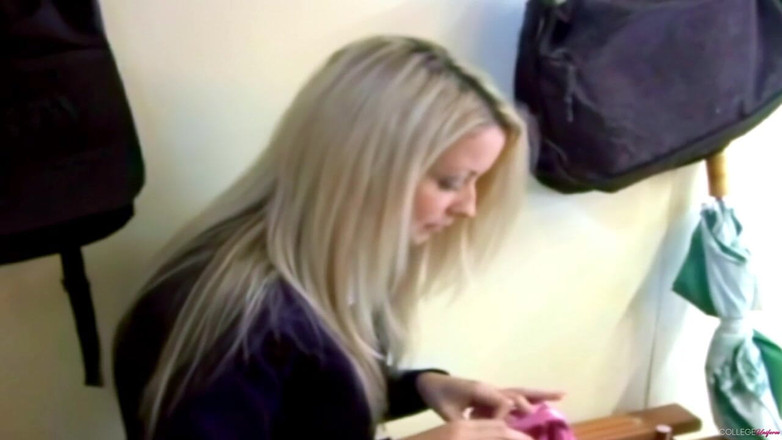 College Uniform: Sessão de fotos com Tessa