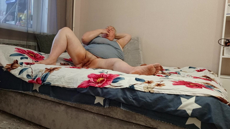 Zona901: Tetangga lagi asik masturbasi memeknya pulang kerja