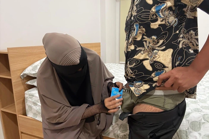 Cewek Bercadar Jual Diri Ngewe Pake Kondom Takut Hamil