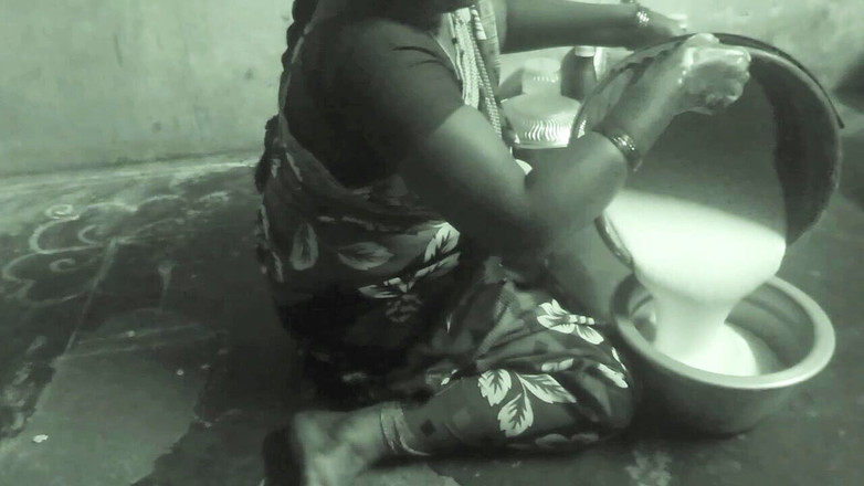 Priyanka314: Tamilská teta Mačkání prsou ve zvuku mladého kluka