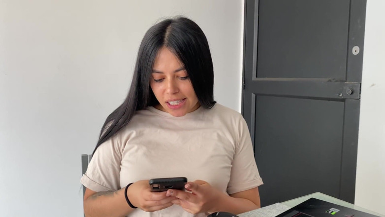 Naty Delgado: Lush public luxuriant !! Ma demi-sœur me découvre puis me vérifie !!...