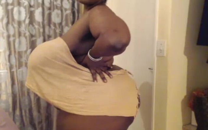 Legendary Booty Overdose: Cewek semok kulit hitam menggoda dan jalan-jalan sambil bugil