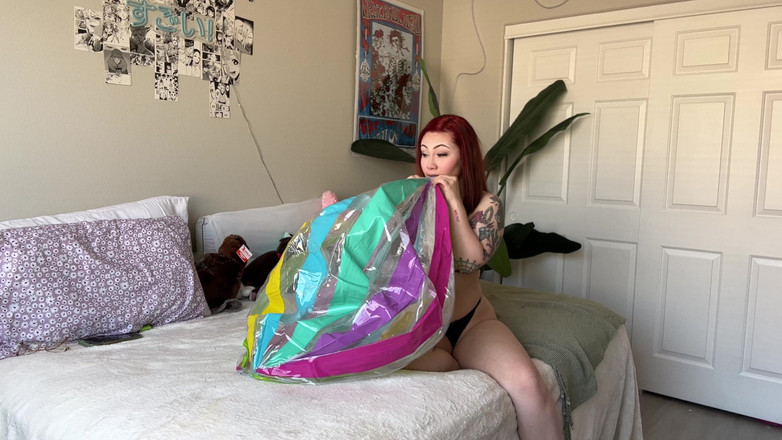 Lenna Lux: Смокче мій великий пляжний м'яч