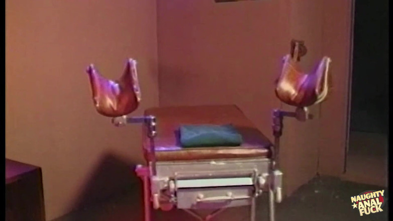 Naughty anal fuck: La mora sexy geme dal piacere mentre fa anale nel...